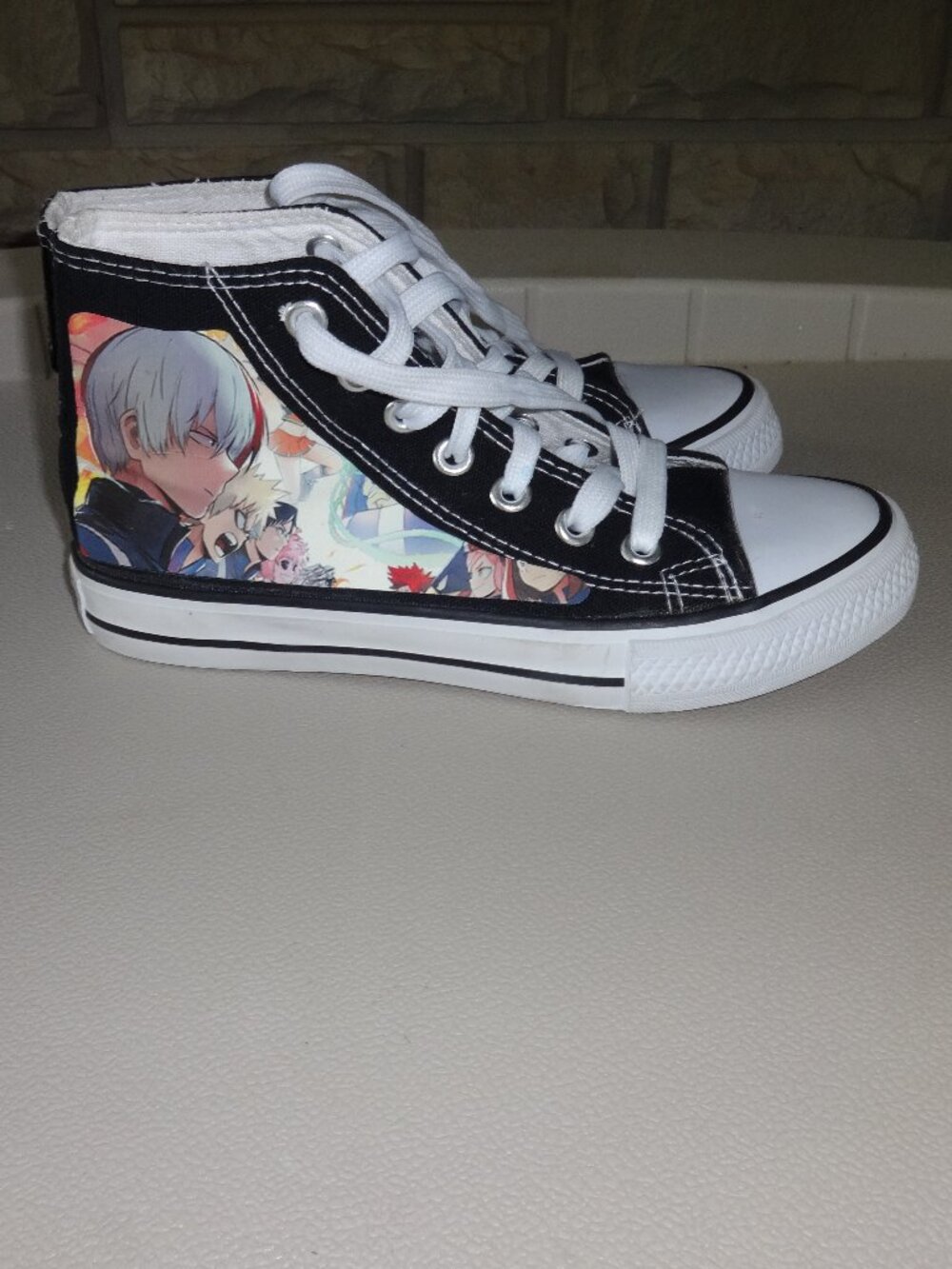CHA-FEN My Hero Academy unisez high top sneakers W 7.5, M 6, black & white VGC